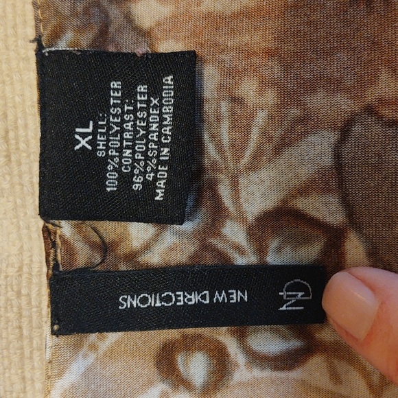 New Directions Ladies Sleeveless Blouse with Chiffon Overlay - Picture 4 of 8